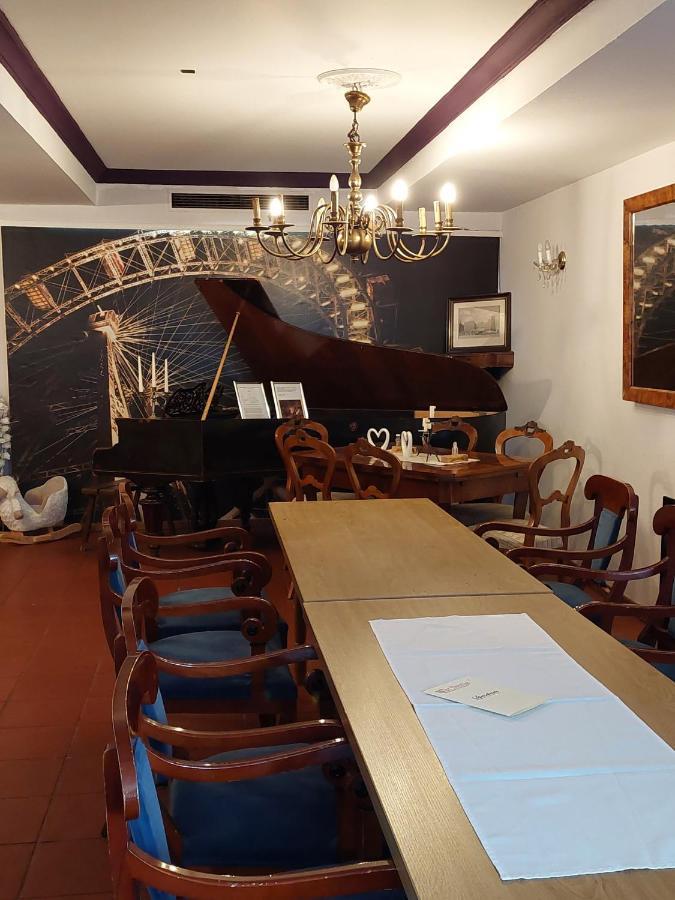 Der Heurige Im Gasthaus Zum Loewen Freising Exterior photo